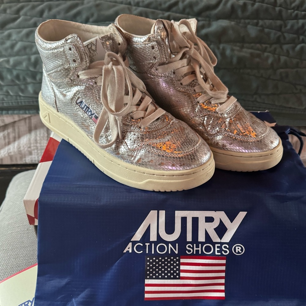 Autry 🇺🇸 Silver Metallic Snakeskin Mid Sneakers